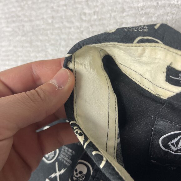 Y2K Volcom Skull Dead AOP Goth Punk Skate Mens Button Shirt Black Sz S Slim Fit - Picture 9 of 16